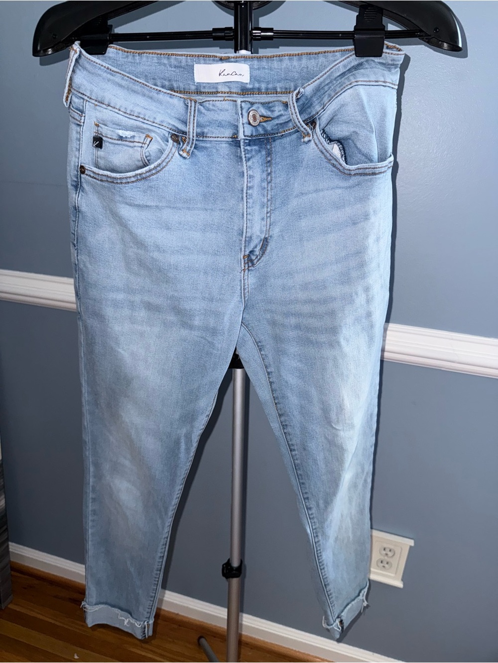KanCan Jeans Women’s 30 Light Wash Stretch Skinny Ankle Raw Hem 👖